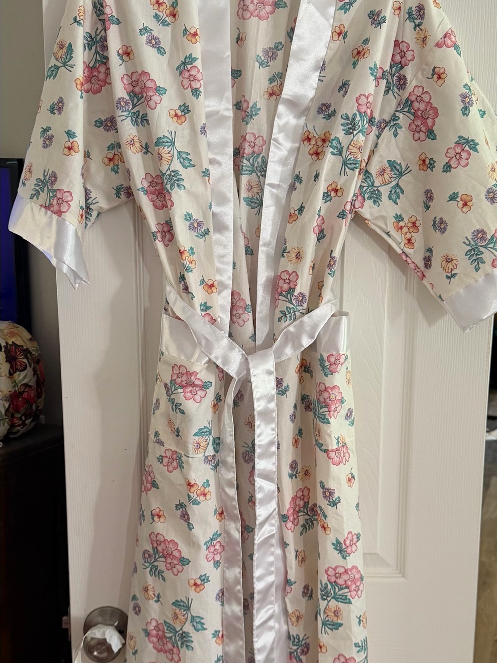 80s 90s retro vintage kimono Cachet Cream Floral Satin-Trim Robe in Pink & Teal